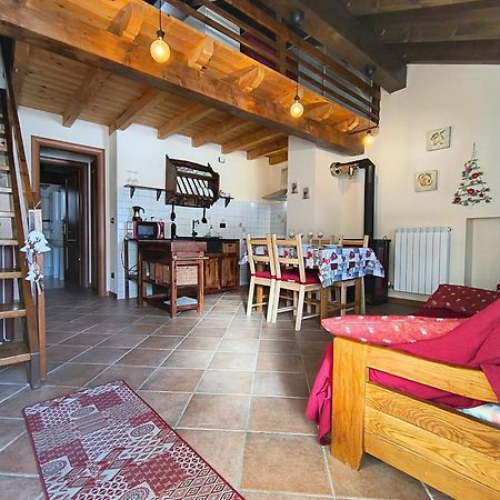 Petit Royal - Appartamento Charmant Per 6 Persone - Con Giardino E Balcone - Maisons De Charme Champoluc Exteriör bild