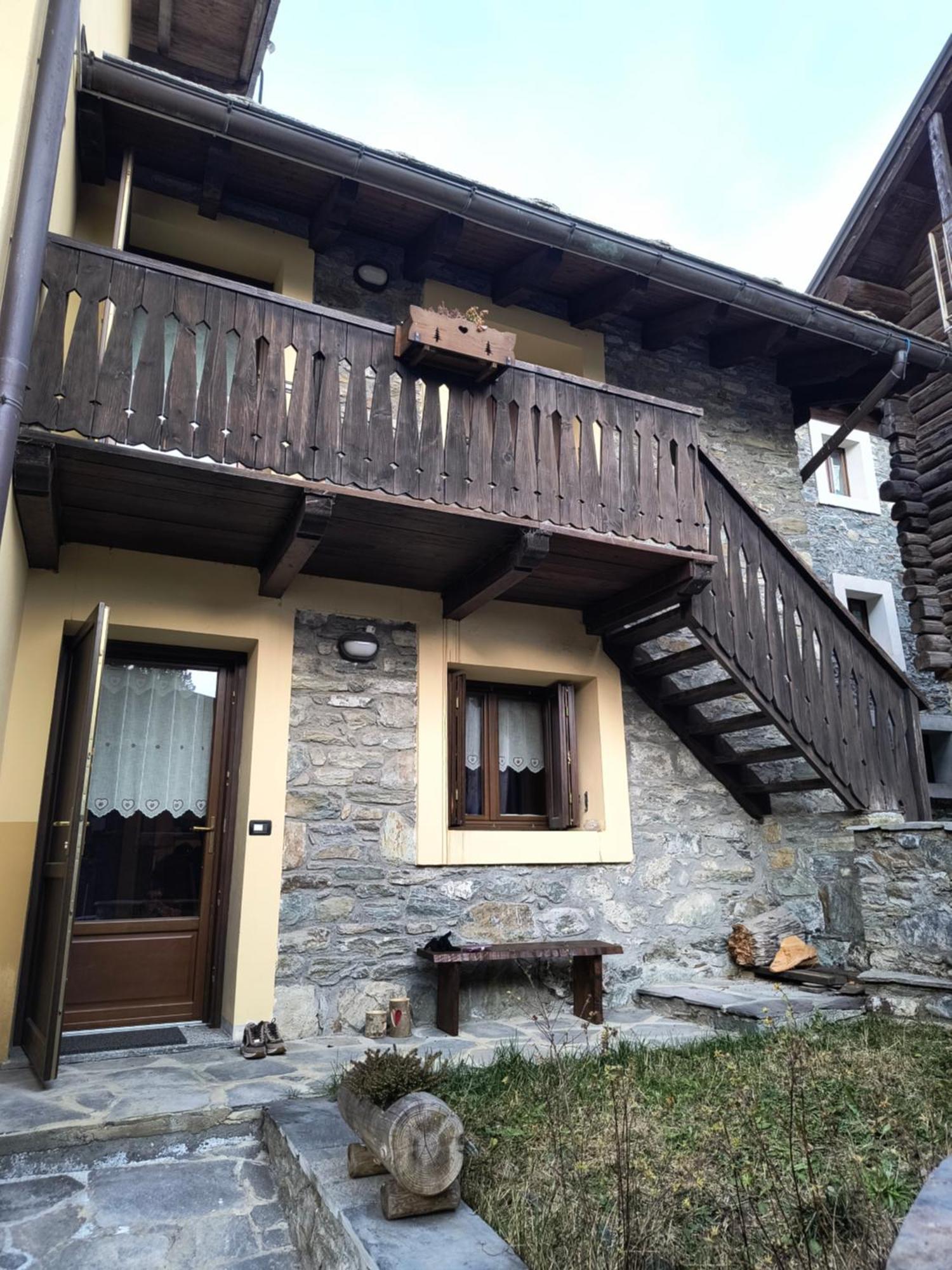 Petit Royal - Appartamento Charmant Per 6 Persone - Con Giardino E Balcone - Maisons De Charme Champoluc Exteriör bild