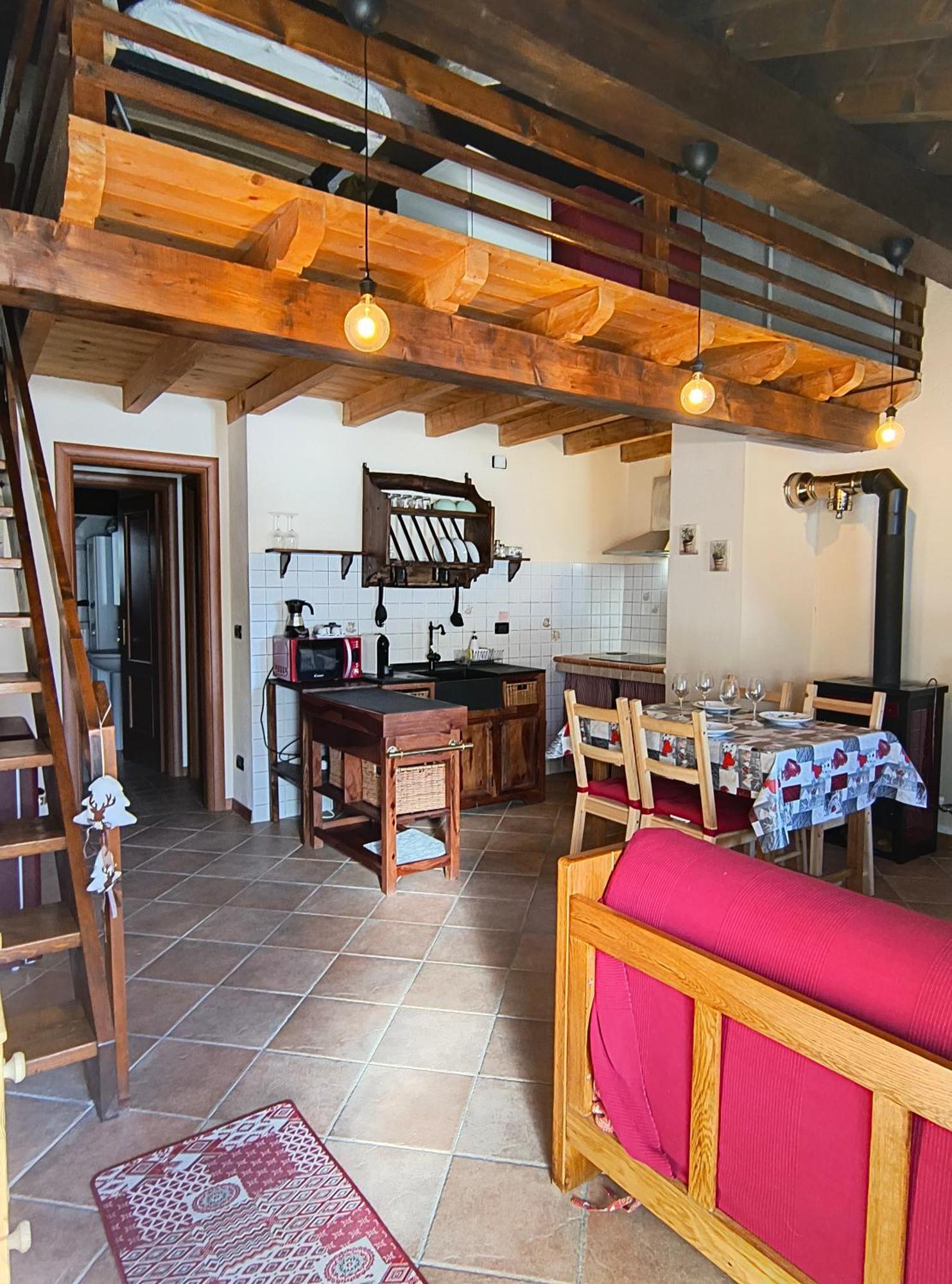 Petit Royal - Appartamento Charmant Per 6 Persone - Con Giardino E Balcone - Maisons De Charme Champoluc Exteriör bild